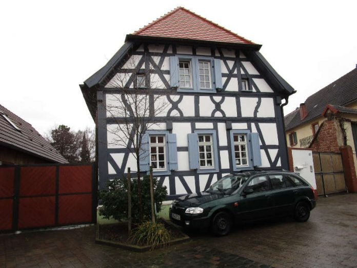 Eine mustergültige Fassadeninstandsetzung bekam dieses Haus in der Bonhoefferstraße in Lachen. (Foto: Stadtverwaltung) Eine mustergültige Fassadeninstandsetzung bekam dieses Haus in der Bonhoefferstraße in Lachen. (Foto: Stadtverwaltung)