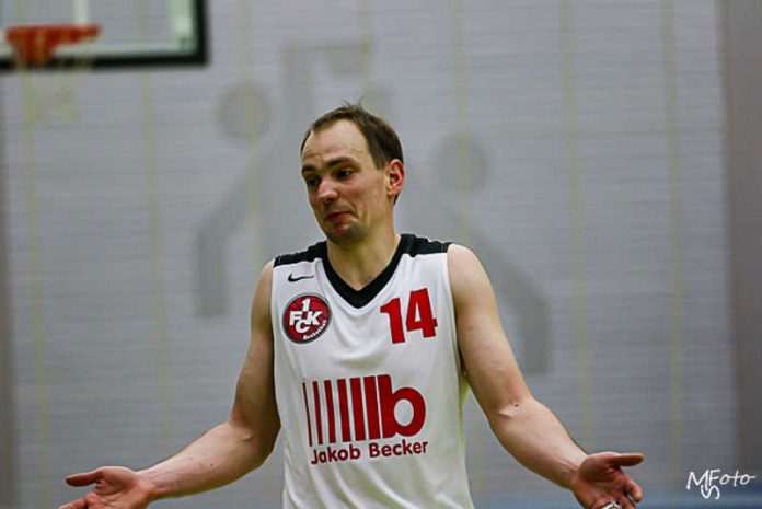Wusste dieses Mal keine Lösung: Kapitän Thomas Erb (Foto: Michael Schmitt) Wusste dieses Mal keine Lösung: Kapitän Thomas Erb (Foto: Michael Schmitt)