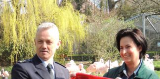 Polizeidirektor Thomas Sommerrock und Dr. Christina Schubert (Foto: Zoo Landau)