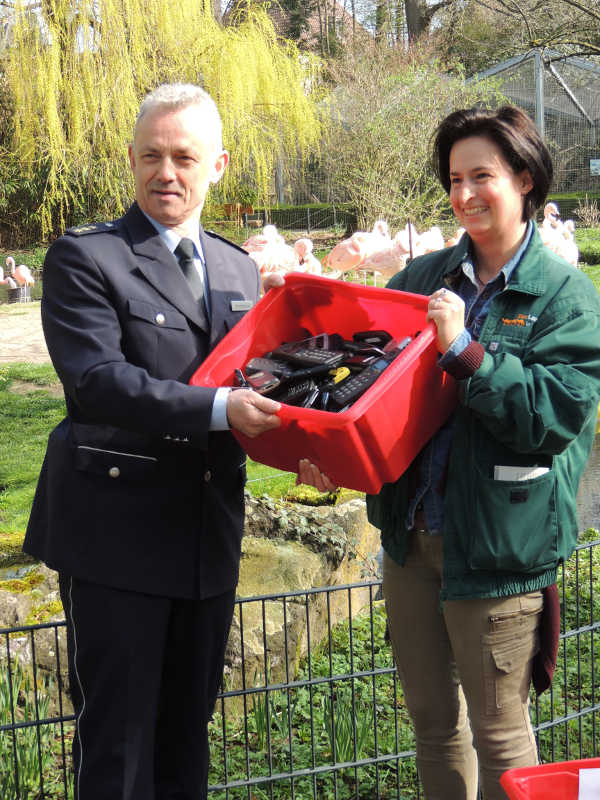 Polizeidirektor Thomas Sommerrock und Dr. Christina Schubert (Foto: Zoo Landau)