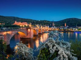 Die Alte Brücke und das Heidelberger Schloss bei Nacht – auch hier gehen anlässlich der weltweiten WWF-Aktion „Earth Hour“ am Samstag, 25. März 2017, für eine Stunde lang die Lichter aus. (Foto: Heidelberg Marketing GmbH)