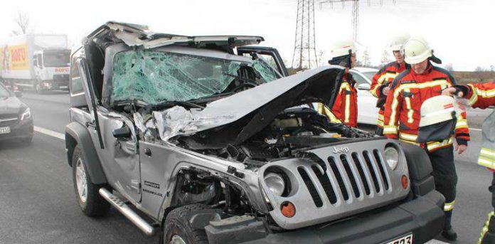 Hier waren Schutzengel am Werk - Der Fahrer hatte grosses Glück