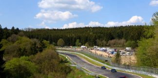 Bei den Touristenfahrten können Motorsport-Fans die längste und traditionsreichste Rennstrecke der Welt selbst erleben. (Foto: Gruppe C | Nürburgring)