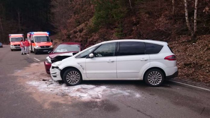 6 Menschen wurden verletzt (Foto: Feuerwehr) 6 Menschen wurden verletzt (Foto: Feuerwehr)