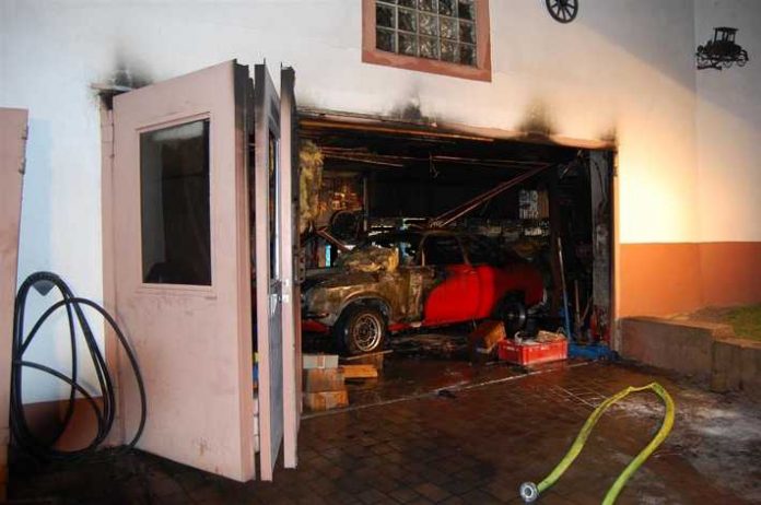 Brand in Garage - Der zerstörte Oldtimer Brand in Garage - Der zerstörte Oldtimer