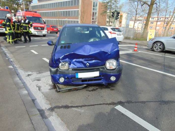 Beschädigter Pkw Renault Twingo