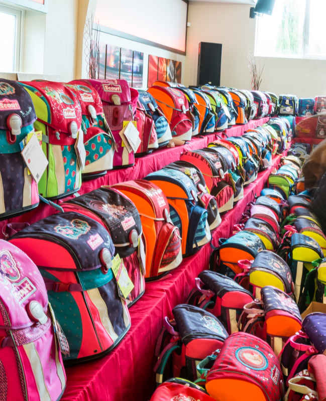 Die Schulranzenmessen von Leder Horn sind alljährlich in neun Städten ein Besuchermagnet für Familien mit Kindern (Foto: Leder Horn)