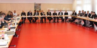 Die Bürgermeister im Landkreis Karlsruhe trafen sich zur Frühjahrs-Kreisversammlung in Östringen. (Foto: Landratsamt)