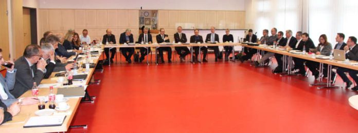 Die Bürgermeister im Landkreis Karlsruhe trafen sich zur Frühjahrs-Kreisversammlung in Östringen. (Foto: Landratsamt)