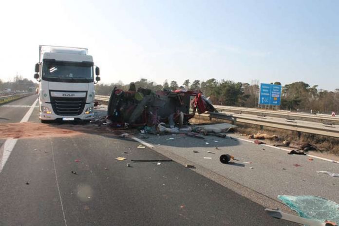 Unfallstelle (Foto: Polizei RLP) Unfallstelle (Foto: Polizei RLP)