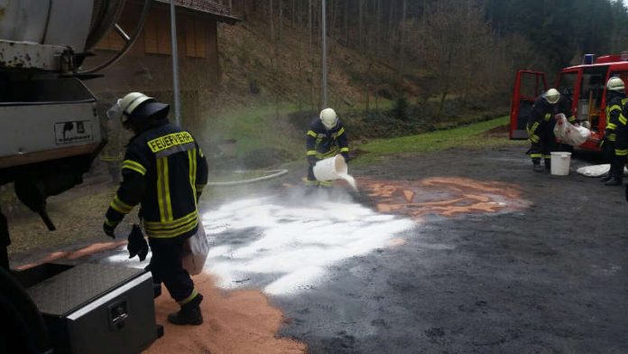 Einsatz an der Wolfschluchthütte (Foto: Feuerwehr) Einsatz an der Wolfschluchthütte (Foto: Feuerwehr)
