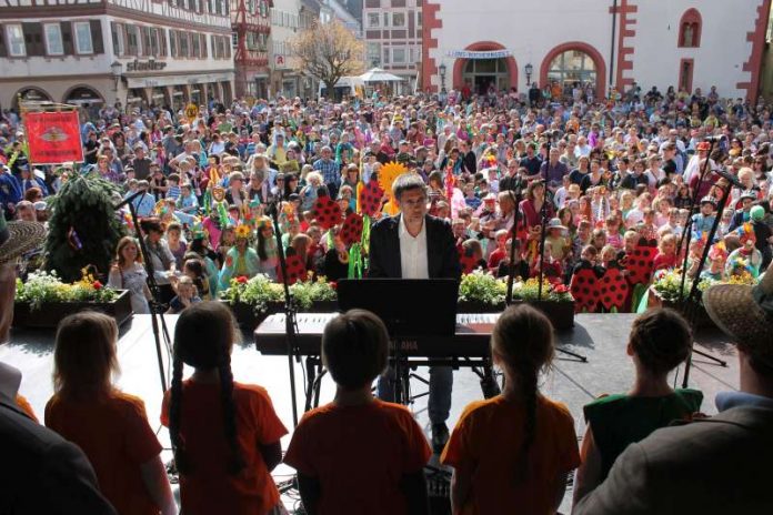 Sommertagszug Mosbach Foto: Peter Lahr
