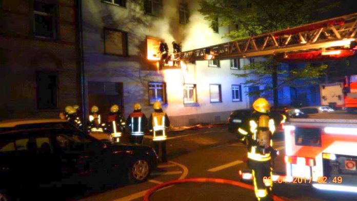 Bei einem Brand wurde eine Person verletzt (Foto: Feuerwehr Frankfurt)