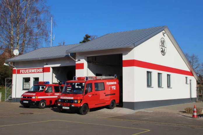 Rechts im Bild der Erweiterungsbau (Foto: Feuerwehr Presseteam der VG Lambrecht)
