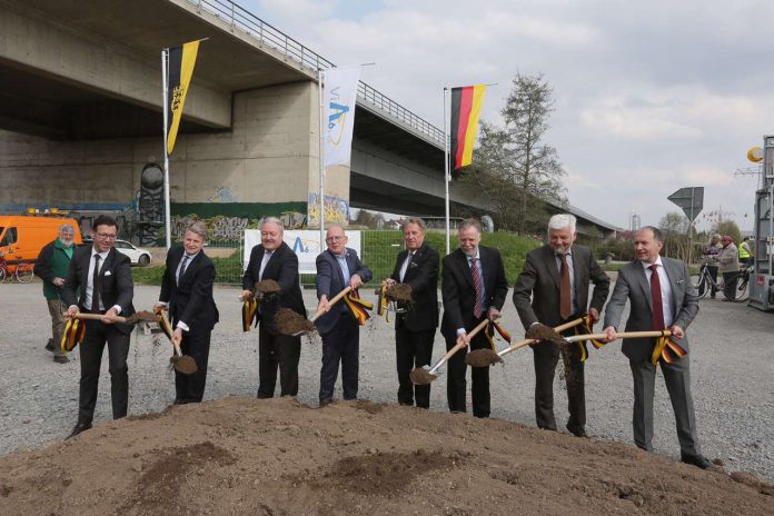 Spatenstich (Foto: Ministerium für Verkehr) Spatenstich (Foto: Ministerium für Verkehr)