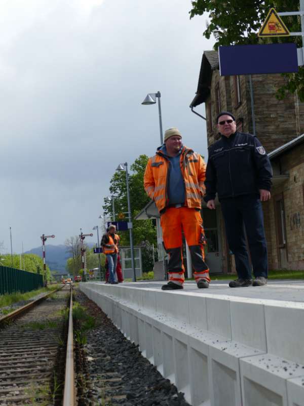 „Alles muss raus!“ Das Gleisbett in Lorsch muss erneuert werden. (Foto: Stadt Lorsch)