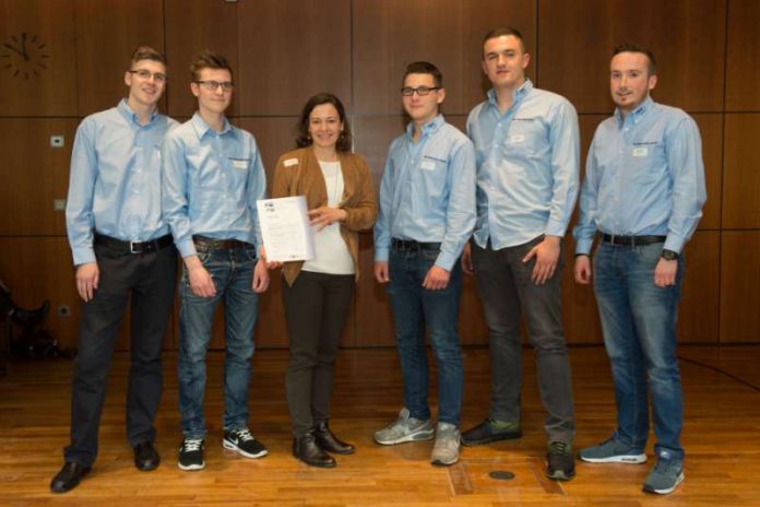 Azubis der FES Frankfurter Entsorgungs- und Service GmbH (Foto: IHK Frankfurt am Main) Azubis der FES Frankfurter Entsorgungs- und Service GmbH (Foto: IHK Frankfurt am Main)