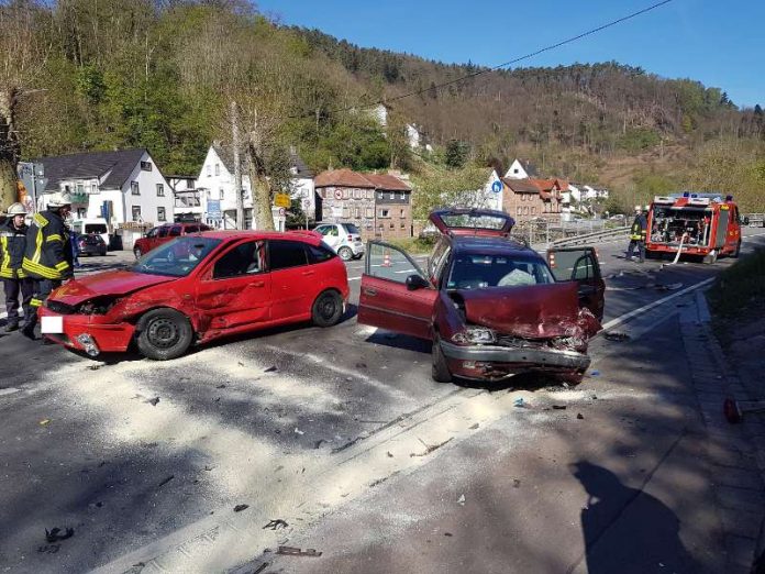 Verkehrsunfall mit Personenschaden (Foto: Presseteam der Feuerwehr VG Lambrecht)