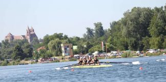 Breisacher Regattapanorama mit Zielturm und Münster (Foto: Breisacher Ruderverein/Hansjörg Käufer)