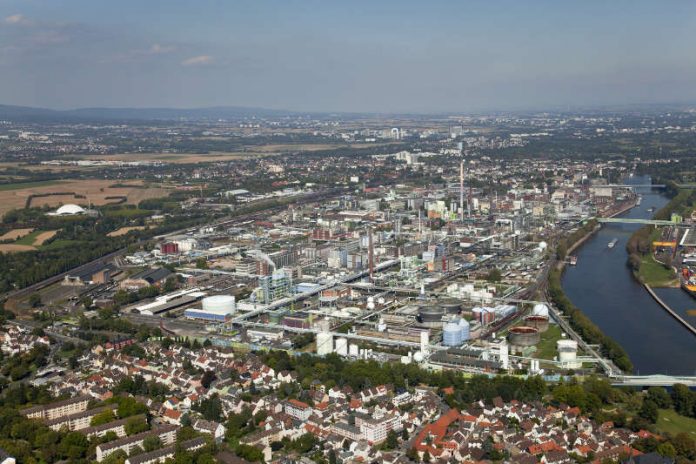 Industriepark Höchst - Luftaufnahme (West nach Ost) (Foto: © 2011 Infraserv GmbH & Co. Höchst KG)