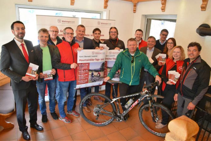 Eine Fülle von Akteuren arbeitet seit Jahren erfolgreich daran, das Thema Mountainbiken im Odenwald hoch zu halten. Und auch auf dem Pressegespräch rührten zahleiche Beteiligte die Werbetrommel für die Mountainbike-Tage 2017. (Foto: WFB)