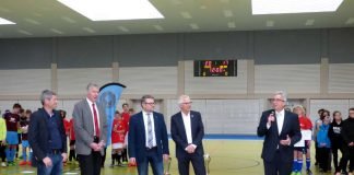 Markus Merk, Peter Kiefer, Andreas Rahm, Peter Krietemeyer und Roger Lewentz wünschten den Teams beim heuten Landesfinale des 17. Fritz-Walter-Cup in der Barbarossahalle viel Erfolg (Foto: Stadtverwaltung)