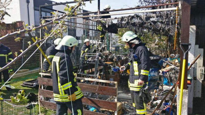 Brand in Kleingartenanlage (Foto: Feuerwehr Bad Kreuznach)