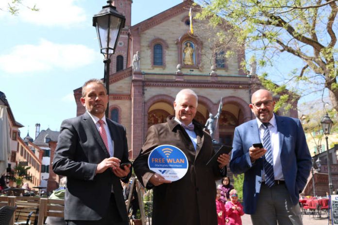 v.l.: Willi Parstorfer (EnBW), Stadtwerke-Geschätsführer Peter Krämer, OB Heiner Bernhard (Foto: Stadtwerke Weinheim GmbH)