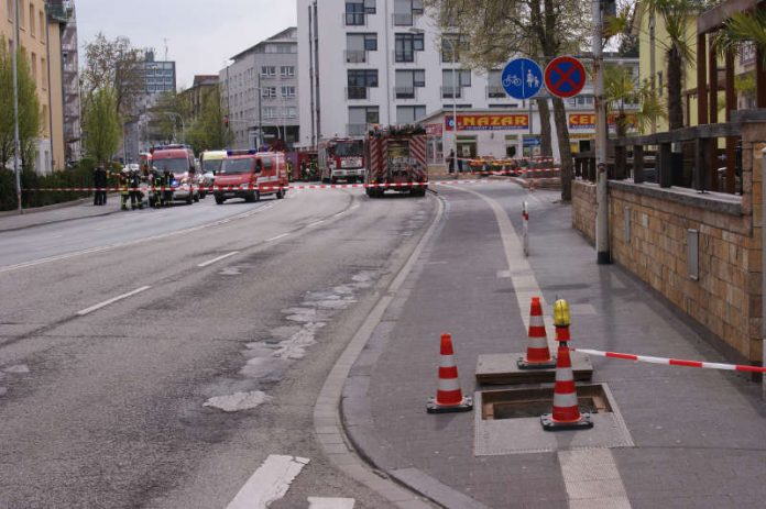 Sperrung Bereich Kasino-/Julius-Reiber-Straße (Foto: Feuerwehr Darmstadt)