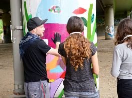 Graffiti-Aktion unter der Autobahnbrücke im Volkspark Niddatal (Foto: Stefan Cop)