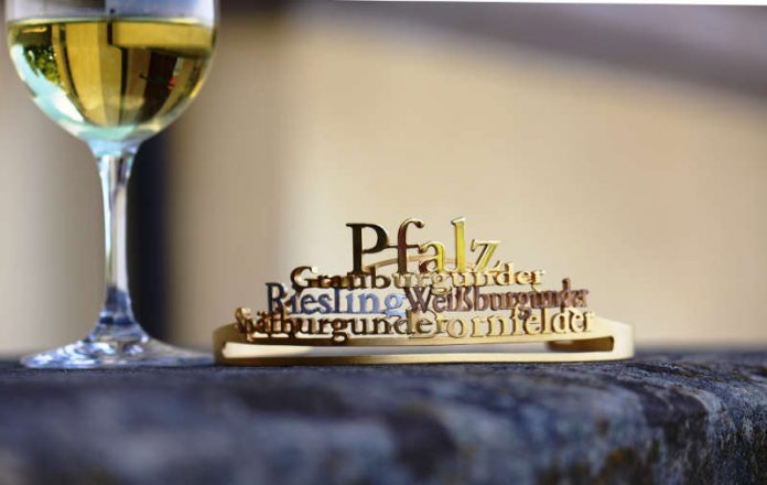 Krone der Pfälzischen Weinkönigin (Foto: Pfalzwein e.V.)