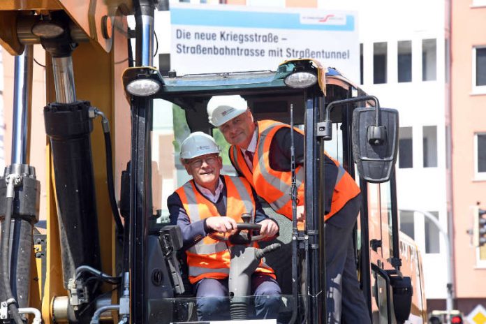 v.l.: Minister Winfried Hermann und Oberbürgermeister Dr. Frank Mentrup (Foto: Ministerium)