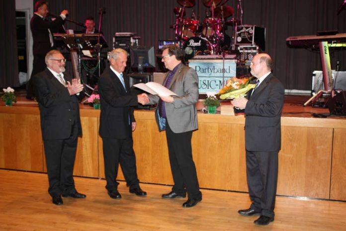 Peter Ginkel, Hans-Jürgen Dauth, Landrat Clemens Körner und Ortsbürgermeister Gerhard Frey (Foto: Kreisverwaltung RPK)