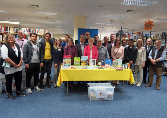 Dank Spenden konnten neun Medienkisten für Geflüchtete angeschafft werden (Foto: Stadtverwaltung Neustadt)