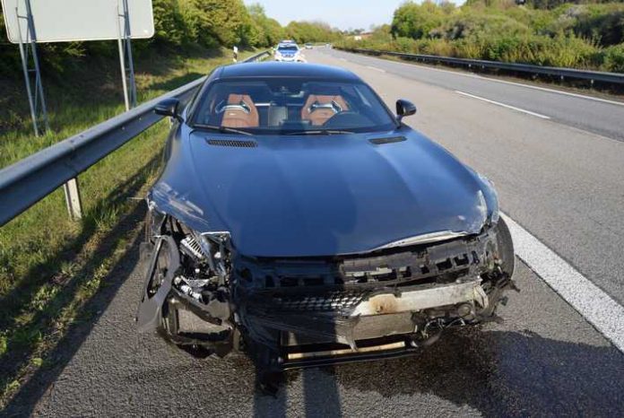 Unfallflucht auf der A62 - Die Polizei sucht Zeugen um den Unfallhergang zu klären