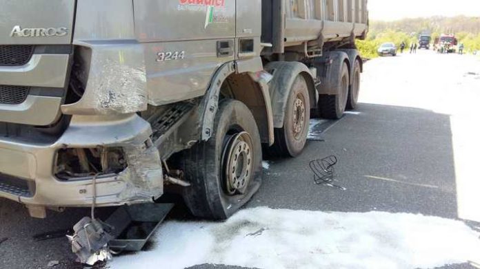 Warum der PKW mit dem LKW kollidierte ist noch unklar