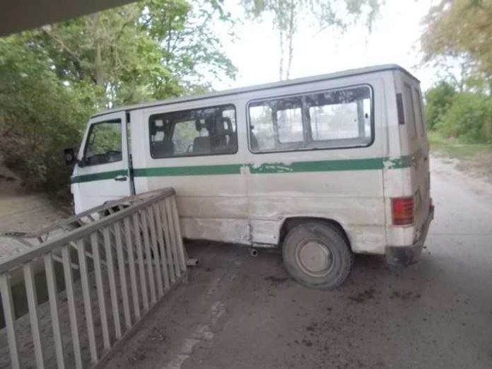 Beschädigter Transporter (Foto: Polizei RLP)