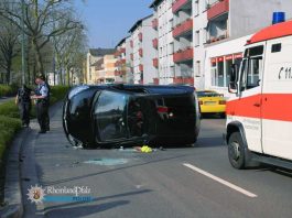 Weil die Fahrerin wegen einer Spinne erschrak, verlierte sie die Kontrolle über das Fahrzeug
