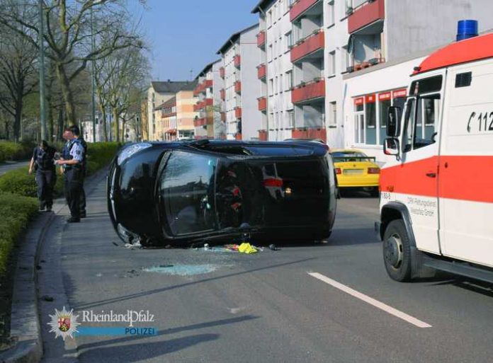 Weil die Fahrerin wegen einer Spinne erschrak, verlierte sie die Kontrolle über das Fahrzeug