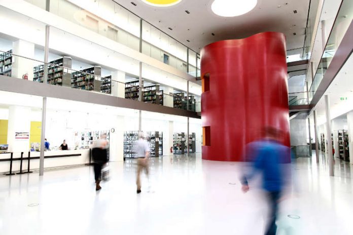 Stadtbücherei, innen (Foto: Florian Geiger/Stadtbücherei Frankfurt)