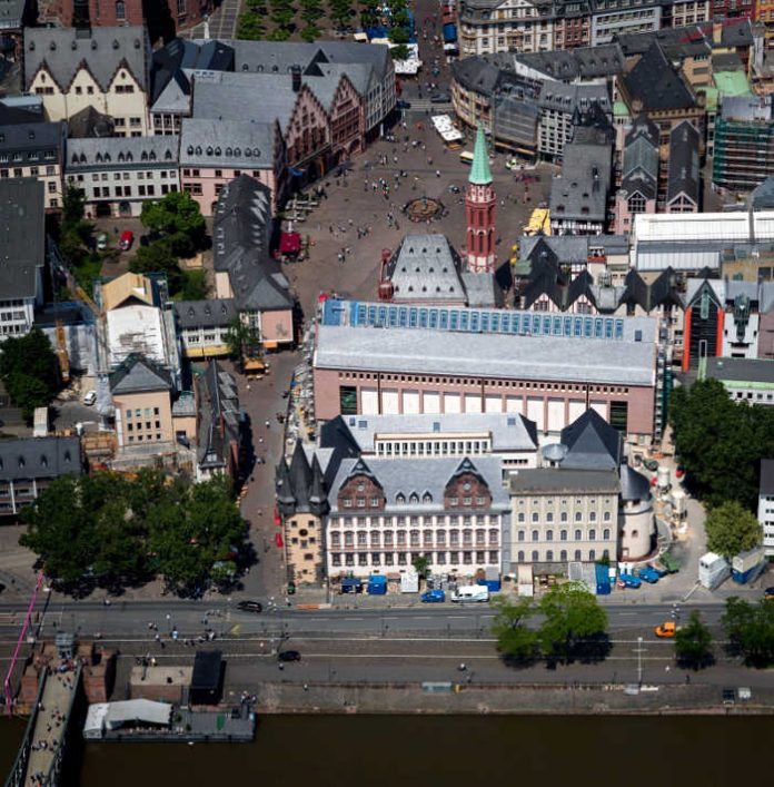 Quartier des Historischen Museums am Römerberg, Luftaufnahme (Foto: Robert Metsch/Historisches Museum Frankfurt)