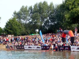 Kraichgau Triathlon - Zuschauerkulisse beim Schwimmen im Hardtsee (Foto: Foto: Hannes Blank)