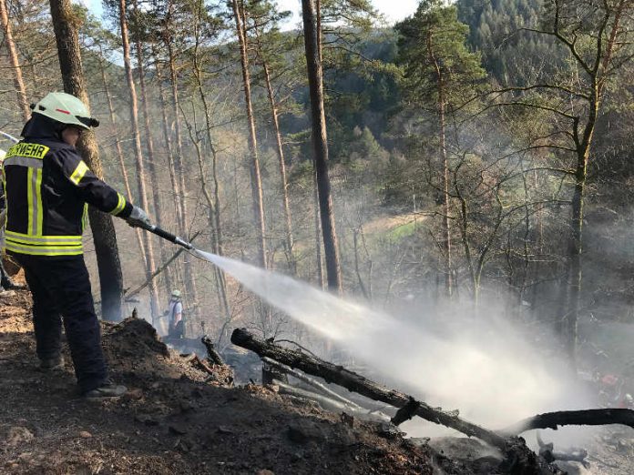 Löscharbeiten (Foto: Feuerwehr)