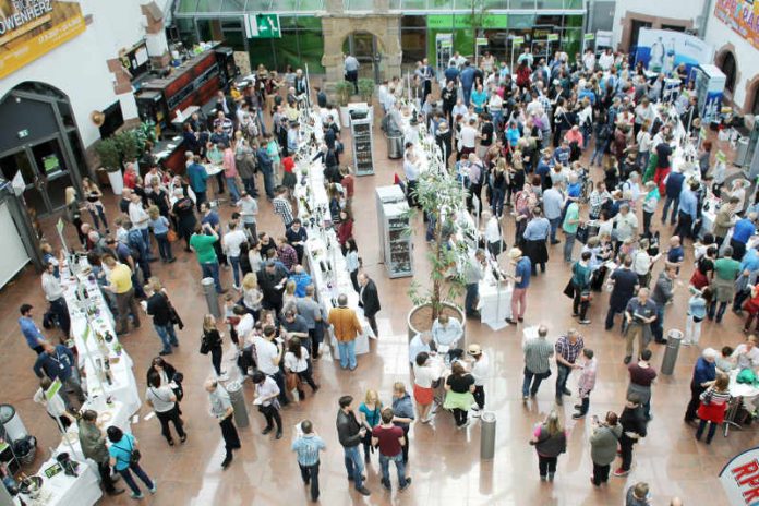 „Das Schaufenster des Pfälzer Weins“ Wein am Dom „Das Schaufenster des Pfälzer Weins“ (Foto: Pfalzwein / Gerdes)