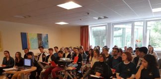 Delegationen aus Europa jeweils bestehend aus vier Schülerinnen und Schülern sowie zwei betreuenden Lehrkräften trafen sich in Kaiserslautern zum Austausch