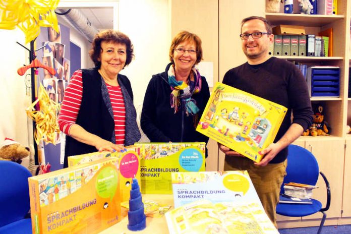 Evangelisches Dekanat Mainz übergibt Lernmaterialien Evangelisches Dekanat Mainz übergibt Lernmaterialien