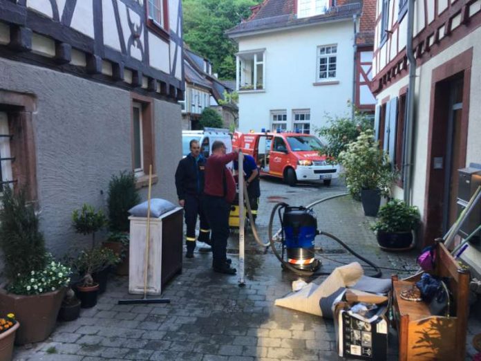 Einsatz in der Lohgasse (Foto: Ralf Mittelbach) Einsatz in der Lohgasse (Foto: Ralf Mittelbach)