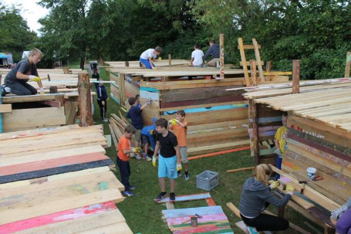 Auch Einsätze bei den Ferienhits, wie dem beliebten Hüttenbau, sind möglich. (Foto: Stadtverwaltung Neustadt)