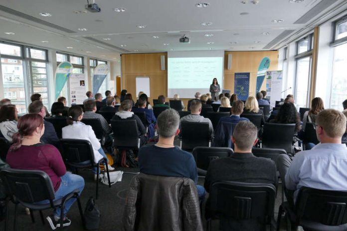 Gut besucht war der Impulsvortrag „Mitarbeiter sind Unternehmensbotschafter“ mit Image-Coach Gerlind Hartwig. (Foto: Wirtschaftsförderungsgesellschaft Südwestpfalz mbH)