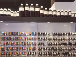 Die angebotene Produktpalette in einem Geschäft für E-Zigaretten. (Foto: Regierungspräsidium Darmstadt)